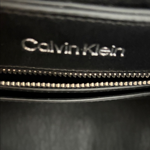 Calvin Klein Gabrianna color block crossbody! - Picture 5 of 5